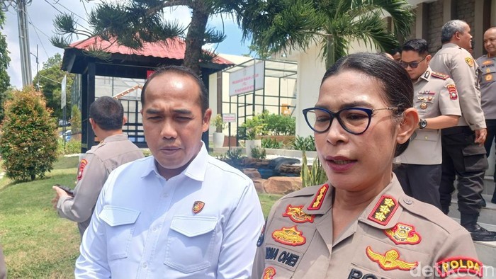 Kabid Humas Polda Kepri, Kombes Nona Pricillia Ohei dan Dirreskrimum Kombes Ronni Bonic (Foto: Alamudin Hamapu/detikSumut)