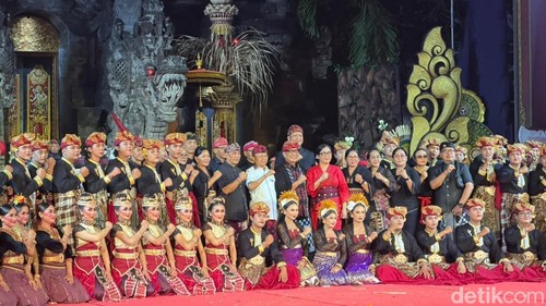 Kapolres Tabanan AKBP I Putu Bayu Pati saat menghadiri Parade Gong Kebyar Duta Tabanan di Pesta Kesenian Bali XLVIII 2026 yang berlangsung di Panggung Terbuka Ardha Candra pada Kamis (9/7/2026).
