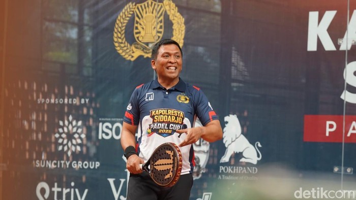 Kapolresta Sidoarjo membuka turnamen padel.