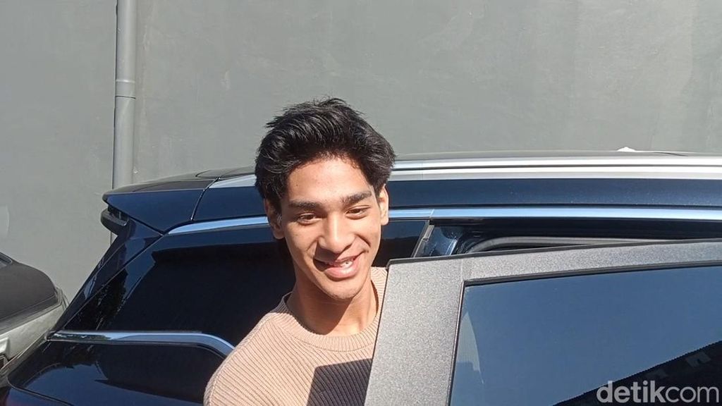 Kenzy Ajak Andre Taulany Hidup Sehat