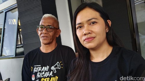 Ketua KPU Tabanan, I Wayan Suwitra (kiri) didampingi Anggota Divisi Teknis Penyelenggaraan, Ni Komang Yuni Lestari.
