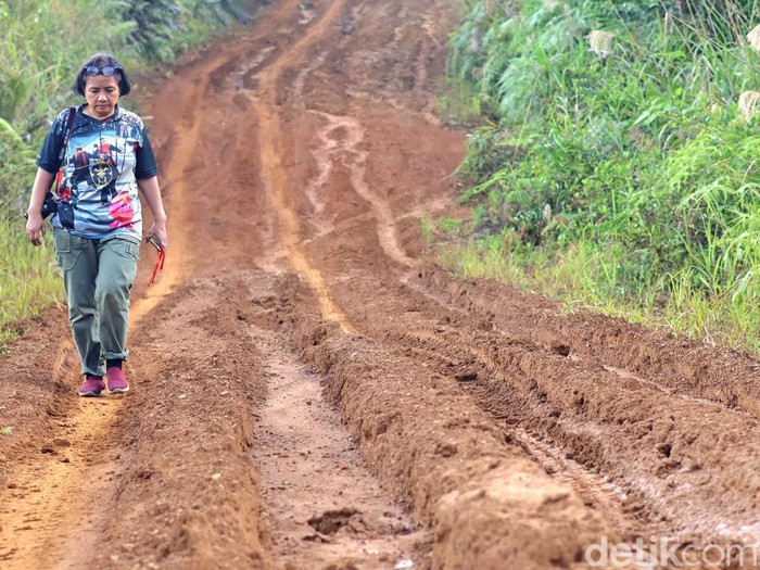Kondisi infrastruktur yang kerap menghambat aktivitas masyarakat di kawasan perbatasan Apau Kayan, Malinau.