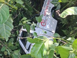 Mobil Kopdes Merah Putih Nyemplung Parit di Ajibarang Banyumas