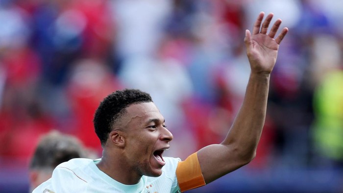 Soccer Football - FIFA World Cup 2026 - Quarter Final - France v Morocco - Boston Stadium, Foxborough, Massachusetts, U.S. - July 9, 2026 Frances Kylian Mbappe celebrates after the match as France qualify for the semi final stage of the World Cup REUTERS/Paul Childs