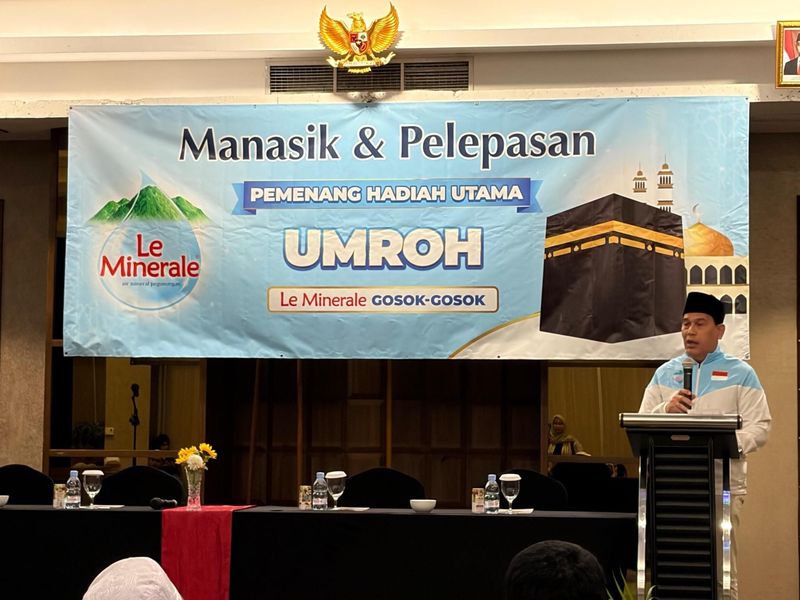 Le Minerale Lepas 35 Calon Jemaah Umrah ke Tanah Suci