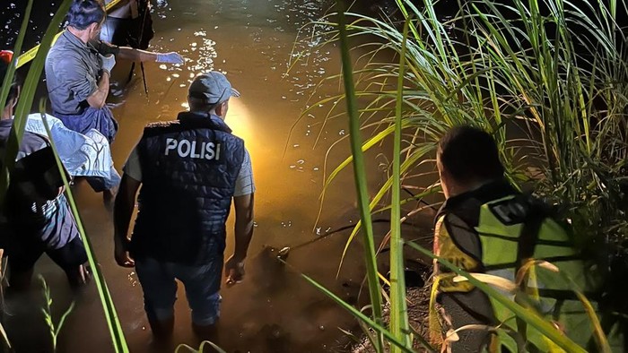 Lokasi penemuan mayat bayi laki-laki di bawah jembatan Brojol Desa Clering Kecamatan Donorojo, Jepara, Kamis (9/7/2026) malam.