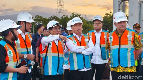Menteri Perhubungan Dudy Purwagandhi bersama Direktur Utama Pelindo Achmad Muchtasyar meninjau langsung Pelabuhan Celukan Bawang, Kamis (9/7/2026).
