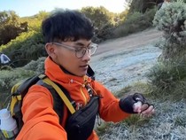 Suhu 1 Derajat Celsius, Fenomena Embun Es Muncul di Gunung Papandayan