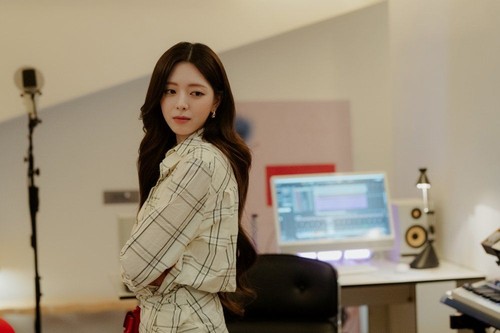 Penampilan Yuna ITZY di drama Korea terbaru tvN 2026 My Bias, My Boss.