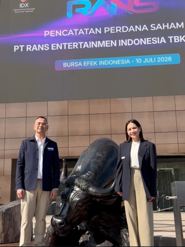 Gaya Smart Casual Nagita Slavina Hadiri IPO RANS, Pakai Blazer Navy