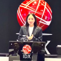 Aksesori yang dikenakan pun sangat minim sehingga fokus tetap tertuju pada outfit. Dalam video yang dibagikan terlihat Nagita yang sempat menyampaikan pidatonya di atas panggung. Foto: Instagram/@raffinagita1717