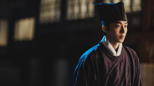 Nam Joo Hyuk dalam drama Korea Netflix The East Palace. Nam Joo Hyuk dalam drama Korea Netflix The East Palace.