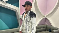 Nassar kurus bikin netizen heboh. King idola oppa kiyowo, komen Rizky Billar. Menyala King. Berat ideal aja, King biar terus semangat goyangannya, sahut Fitri Carlina. (Foto: dok Instagram kingnassar88)