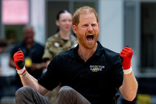 Sama seperti istrinya, Pangeran Harry diperkirakan memiliki kekayaan gabungan sebesar US$ 60 juta atau sekitar Rp 1 triliun.  Foto: REUTERS/Aaron Chown