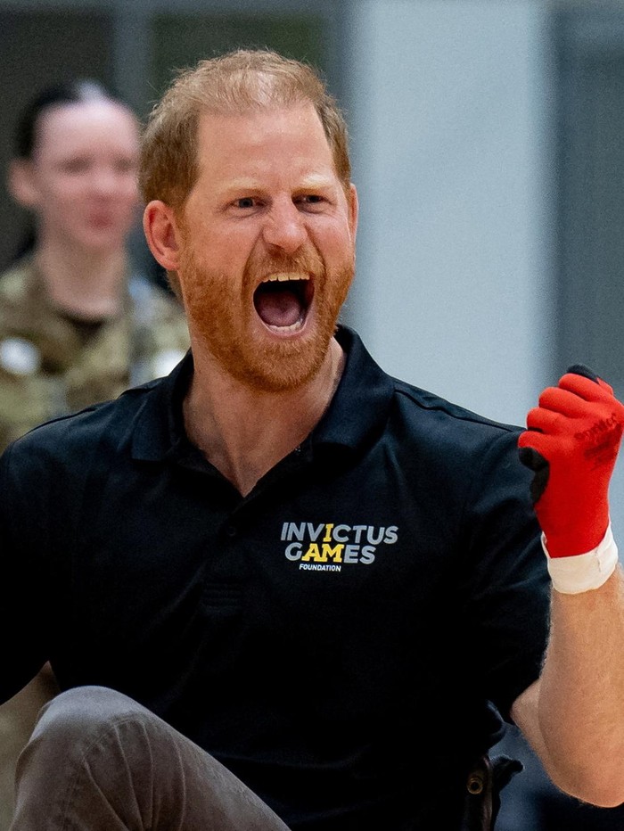 Pangeran Harry dari Inggris mencuri perhatian saat menghadiri pertandingan rugby kursi roda di National Exhibition Centre (NEC), Marston Green, dekat Birmingham, Inggris, pada Jumat (10/7/2026). Kehadirannya menjadi bagian dari rangkaian peringatan satu tahun menuju penyelenggaraan Invictus Games 2027, REUTERS/Aaron Chown