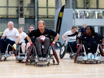 Pangeran Harry Curi Perhatian di Arena Rugby Kursi Roda Birmingham