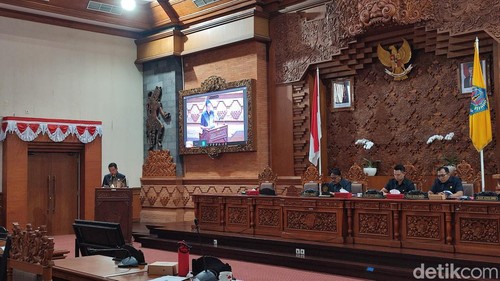 Rapat paripurna DPRD Kota Denpasar ke-7 masa persidangan II terkait LPJ APBD Kota Denpasar, Jumat (10/7/2026)