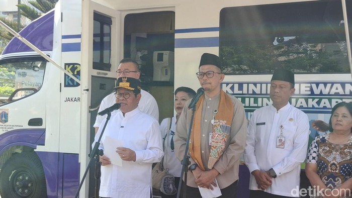 Gubernur DKI Jakarta Pramono Anung meluncurkan Mobil Klinik Hewan Keliling. (Brigitta/detikcom)