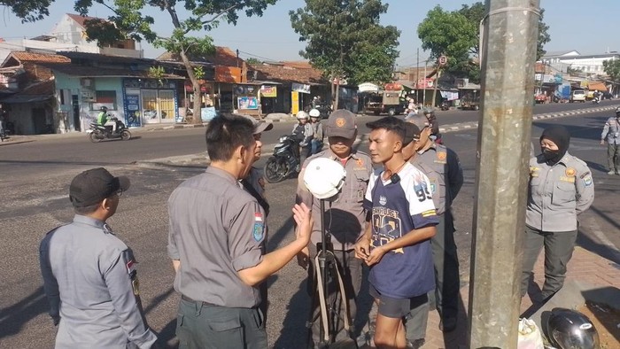 Penertiban live streamer TikTok di perempatan Moh Toha Bandung yang sempat meresahkan