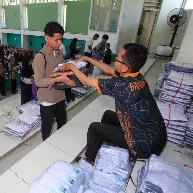 Perlengkapan Sekolah Gratis untuk Pelajar Kurang Mampu