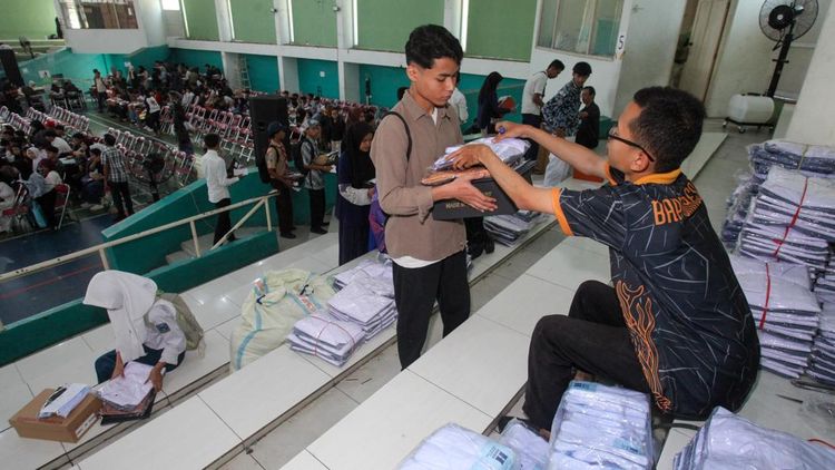 Perlengkapan Sekolah Gratis untuk Pelajar Kurang Mampu