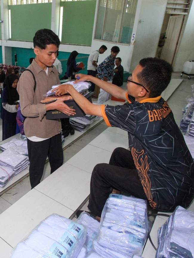 Perlengkapan Sekolah Gratis untuk Pelajar Kurang Mampu
