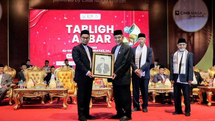 Ustaz Adi Hidayat (UAH) saat menghadiri Tabligh Akbar Seabad Gontor