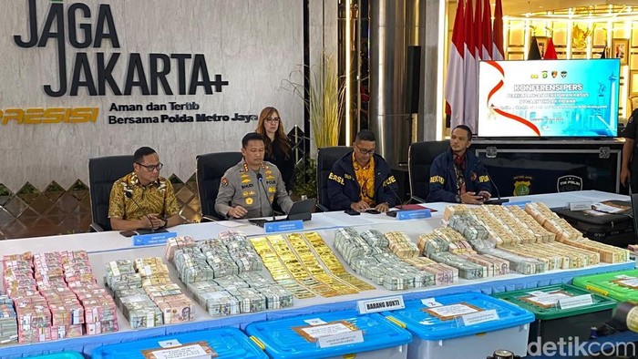 Polda Metro Jaya menggelar konferensi pers terkait 3 kasus korupsi. (Wildan/detikcom)