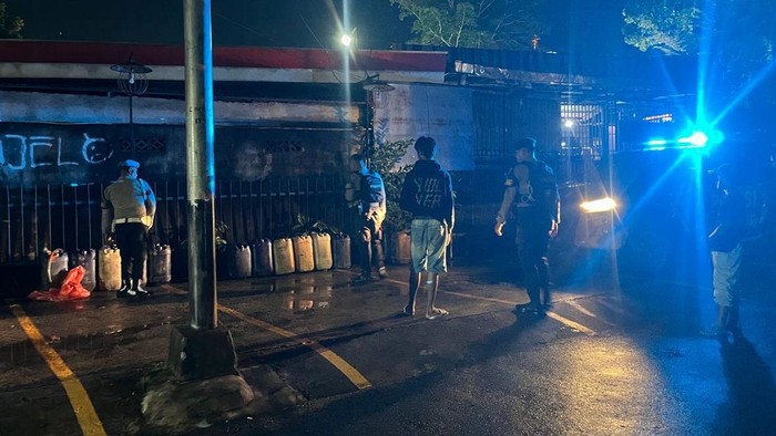 Polisi sita 37 jeriken Pertalite di belakang SPBU Kota Baru Pontianak