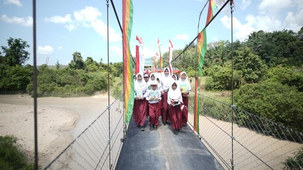 Polres Kuansing meresmikan 7 Jembatan Merah Putih Presisi di momen Hari Bhayangkara ke-80, Rabu (8/7/2026).