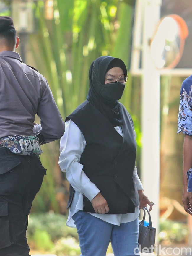 Potret Bupati Sukoharjo Tiba di KPK Usai Terjaring OTT Peras Bawahan