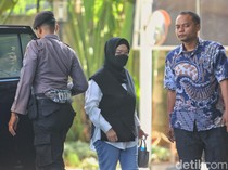 Potret Bupati Sukoharjo Tiba di KPK Usai Terjaring OTT Peras Bawahan