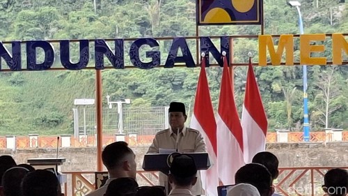 Presiden Prabowo Subianto saat meresmikan Bendungan Meninting di Lombok Barat, Jumat (10/7/2026).