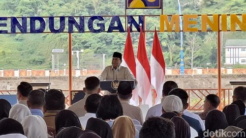 Presiden Prabowo Subianto meresmikan secara simbolis 5 bendungan nasional di Bendungan Meninting, Lombok Barat, Jumat (10/7/2026).