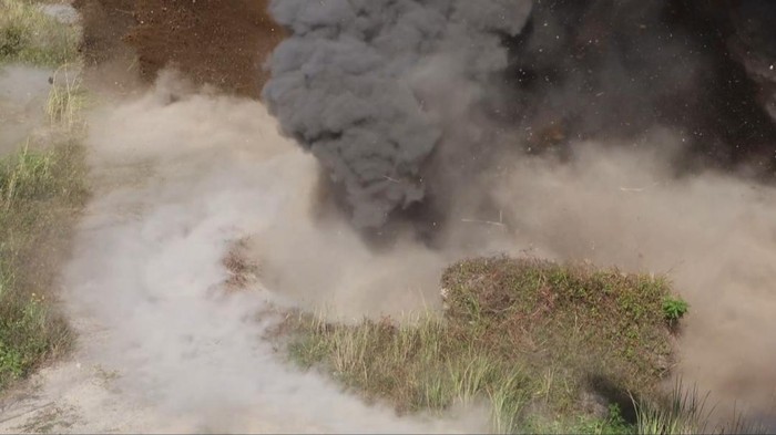 Proses disposal bom aircraft yang ditemukan di Blitar