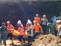 Video Evakuasi Pekerja Tewas Tertimbun Longsoran TPT Kos-kosan Jatinangor