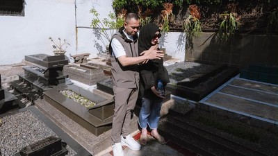 Haru Raffi Ahmad Tunjukkan Mama Amy Sudah Pesan Makam Sebelum Meninggal
