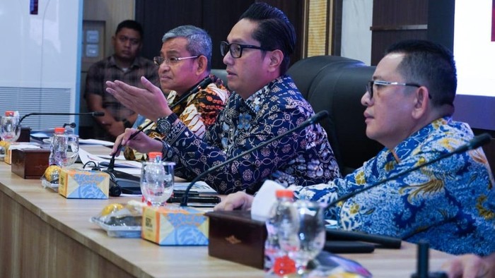 Rapat pendataan perlinsos di Kantor Wali Kota Medan.