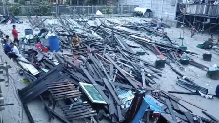 Rumah di Balikpapan Rusak Diterjang Ombak