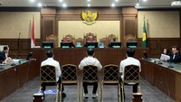 Hakim: Dirjen Bea Cukai Djaka Budhi Utama Terima Rp 21 M dari Bos Blueray