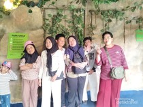 Pengunjung Rela Sewa Angkot demi Wisata ke Ragunan