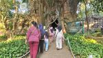 Pengunjung Rela Sewa Angkot demi Wisata ke Ragunan