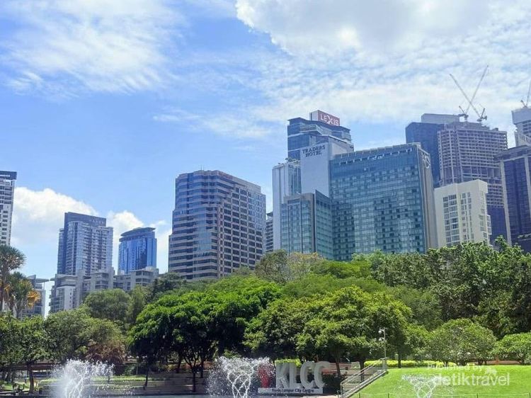 Menjelajahi Ikon Wisata Malaysia, dari Petronas Twin Towers hingga Batu Caves