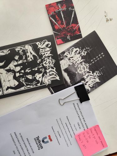 Mahasiswa DKV Telkom Purwokerto, Kabupaten Banyumas, Jawa Tengah, Ragatama Arrauf, viral usai sidang tugas akhir komik band Santet pakai corpse paint dan jaket kulit ala musisi black metal.