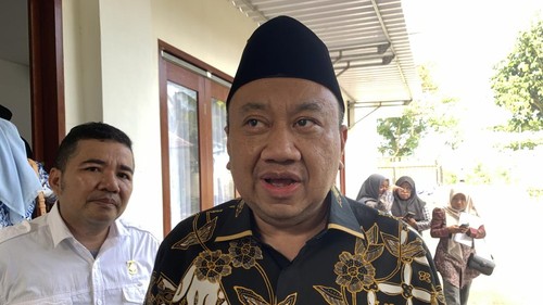 Wakil Ketua Komisi X DPR, Lalu Hadrian Irfani, saat ditemui di Lingsar, Lombok Barat, Jumat (10/7/2026). (M. Zahiruddin/detikBali)