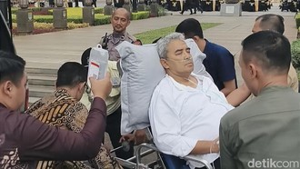 Walkot Bandung Farhan Mendadak Dilarikan ke RS dari Balaikota