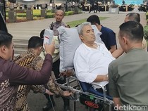 Walkot Bandung Farhan Mendadak Dilarikan ke RS dari Balai Kota