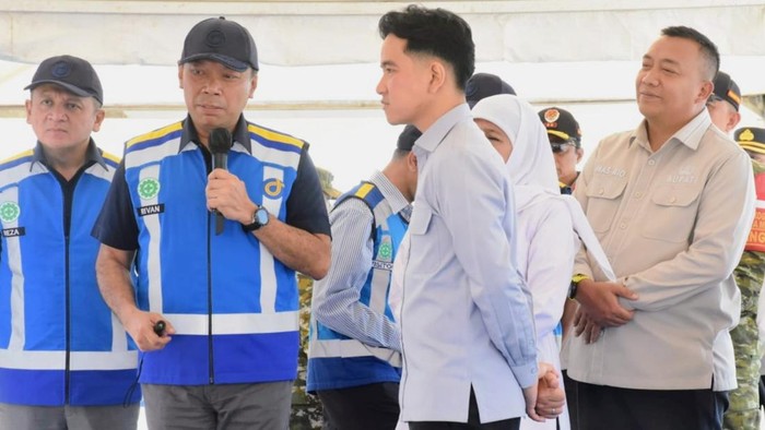 Wapres Gibran tinjau kesiapan Tol Prosiwangi.