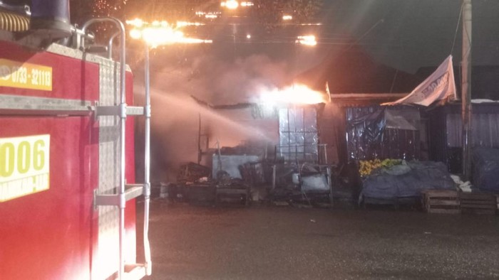 Warung di Pasar Satelit Lubuklinggau terbakar