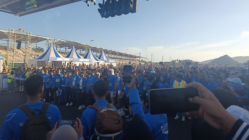 4.200 peserta mengikuti lari sepanjang 4,3 km di Sirkuit Internasional Mandalika, Lombok Tengah, NTB, Sabtu (10/7/2026). (Edi Suryansyah/detikBali)